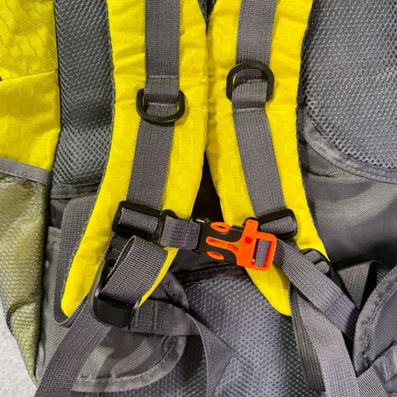 Bug Juice Backpack Yellow Gray Hiking Adjustable Straps - Picture 5 of 8